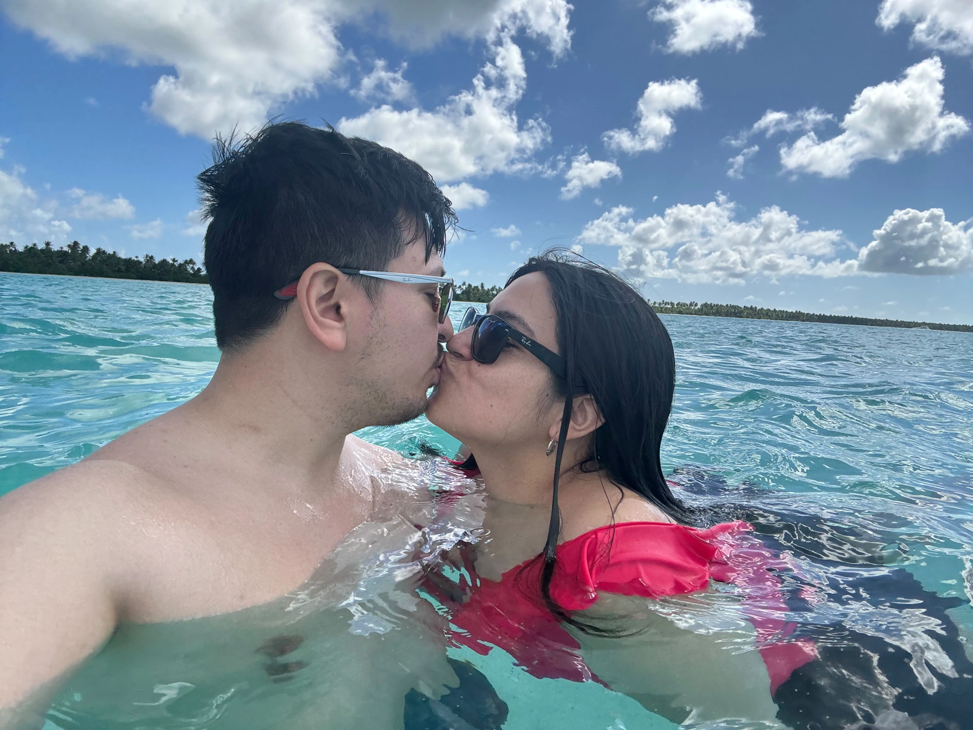 Marcos y Stephanie disfrutando el Caribe